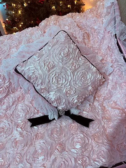 17349042232x Pink Flower Royal Blanket
